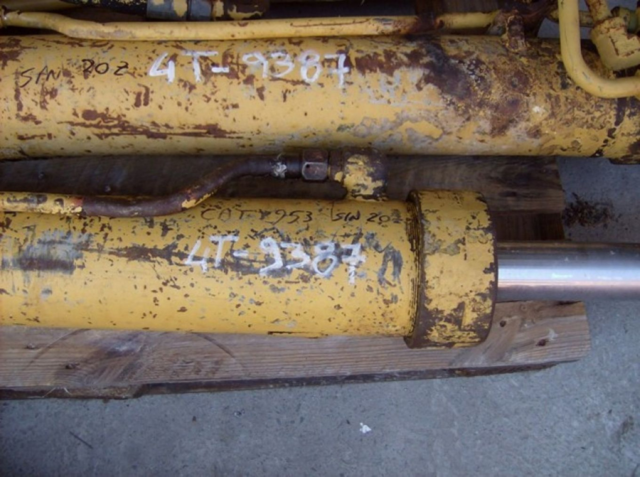 Caterpillar 953 CILINDRI DI SALITA - צילינדר הידרולי עבור מכונת בנייה: תמונה 2 Caterpillar 953 CILINDRI DI SALITA - צילינדר הידרולי עבור מכונת בנייה: תמונה 2