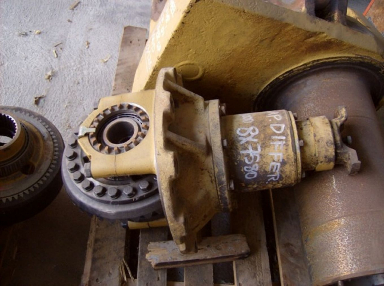 Caterpillar D300D DIFFERENZIALE CON COPPIA CONICA - הילוך דיפרנציאלי עבור מכונת בנייה: תמונה 1 Caterpillar D300D DIFFERENZIALE CON COPPIA CONICA - הילוך דיפרנציאלי עבור מכונת בנייה: תמונה 1