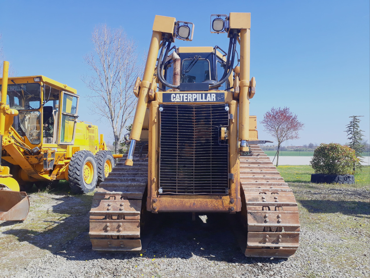 דחפור Caterpillar D6R II XL: תמונה 12
