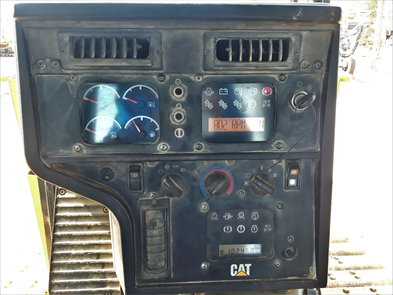 דחפור Caterpillar D6R II XL: תמונה 9
