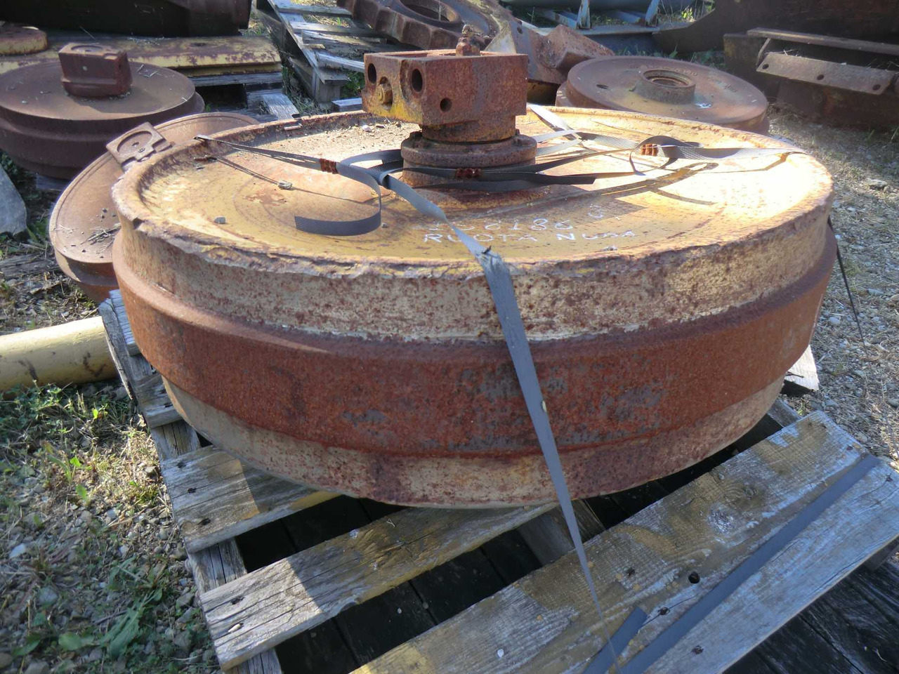 Caterpillar D7E RUOTA NUDA - חלקי תושבת עבור מכונת בנייה: תמונה 2 Caterpillar D7E RUOTA NUDA - חלקי תושבת עבור מכונת בנייה: תמונה 2