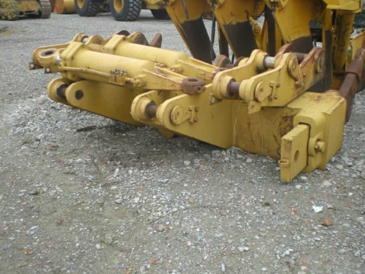 Caterpillar D9G D9H ripper parallelogramma a 3 posizioni, 4 cilindri, con 3 denti (uno mancante), compreso di supporto. - מרטש עבור מכונת בנייה: תמונה 2 Caterpillar D9G D9H ripper parallelogramma a 3 posizioni, 4 cilindri, con 3 denti (uno mancante), compreso di supporto. - מרטש עבור מכונת בנייה: תמונה 2
