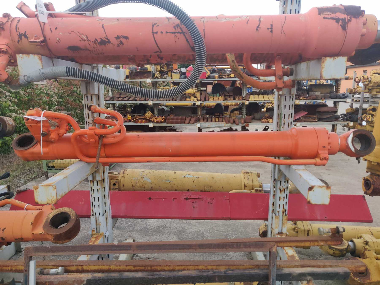 HITACHI ZX240 BAS Cilindro di salita destro con valvola anticaduta - שסתום עבור מכונת בנייה: תמונה 1 HITACHI ZX240 BAS Cilindro di salita destro con valvola anticaduta - שסתום עבור מכונת בנייה: תמונה 1