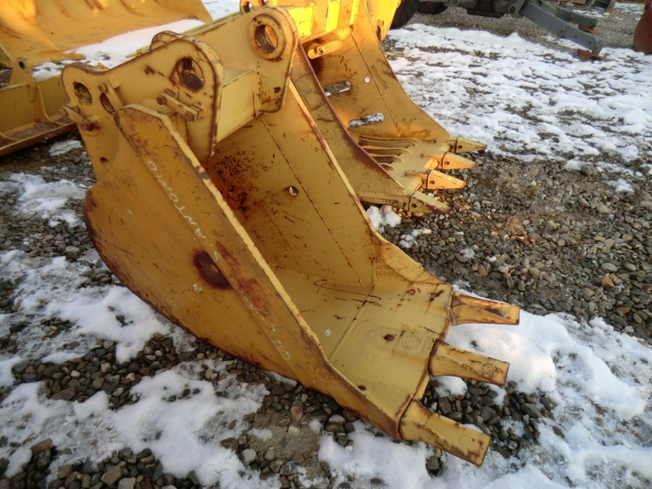 Mantovani Benne L 221 GP Benna con denti, larghezza mm 600. - דלי מחפר: תמונה 1 Mantovani Benne L 221 GP Benna con denti, larghezza mm 600. - דלי מחפר: תמונה 1