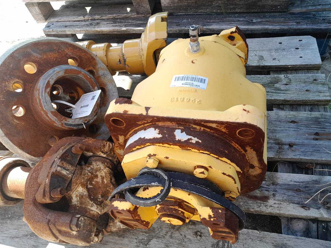 VOLVO L330E SUPPORT BEARING PROPELLER SHAFT - תמסורת עבור מכונת בנייה: תמונה 3 VOLVO L330E SUPPORT BEARING PROPELLER SHAFT - תמסורת עבור מכונת בנייה: תמונה 3