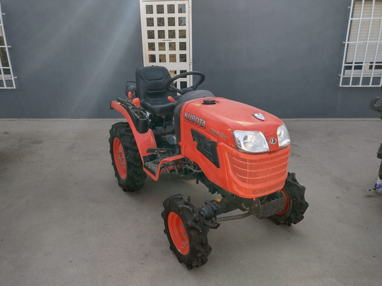 Kubota B1220 - טרקטור קומפקטי: תמונה 4 Kubota B1220 - טרקטור קומפקטי: תמונה 4