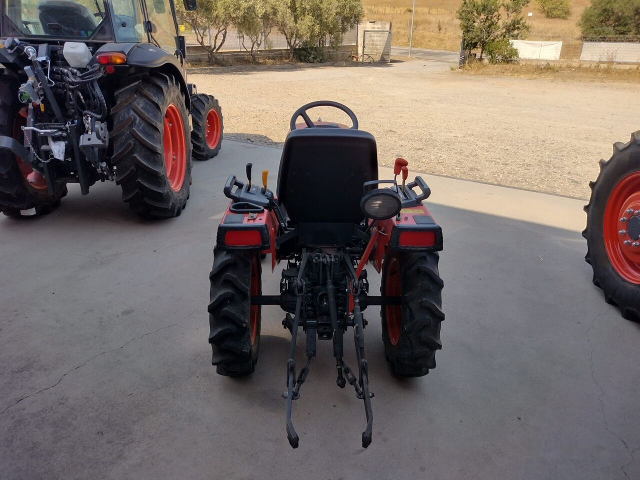 Kubota B1220 - טרקטור קומפקטי: תמונה 2 Kubota B1220 - טרקטור קומפקטי: תמונה 2