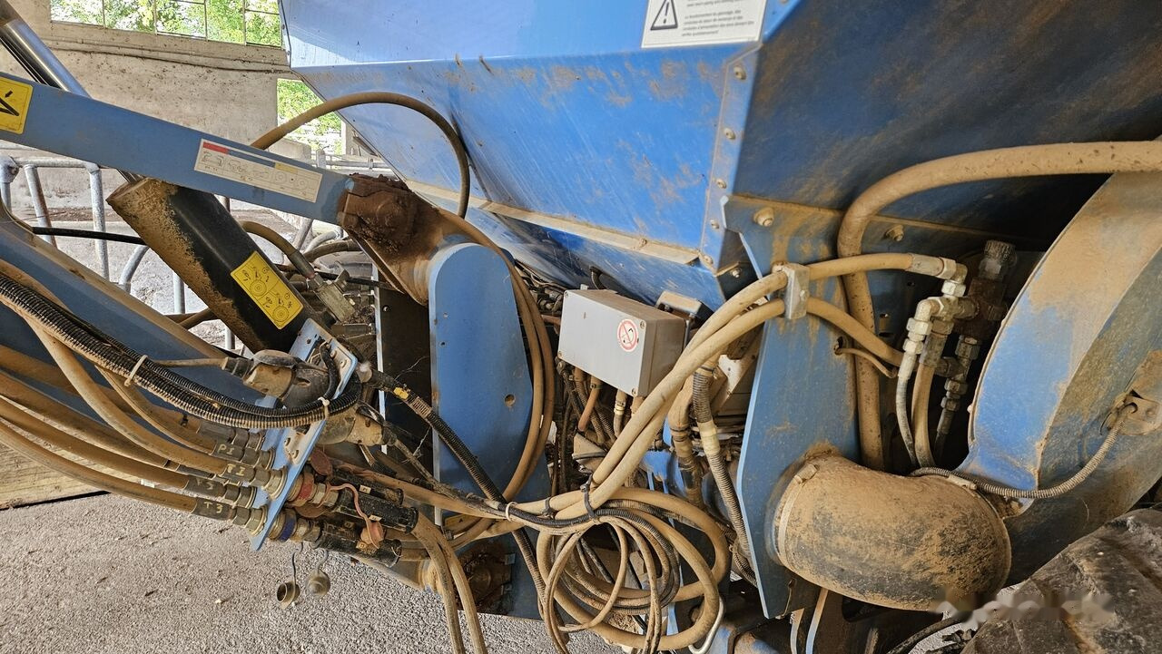 Lemken SOLITAIR 9/500 KA-DS 150 + HELIODOR 9/500 - מקדחת זרעים: תמונה 4 Lemken SOLITAIR 9/500 KA-DS 150 + HELIODOR 9/500 - מקדחת זרעים: תמונה 4