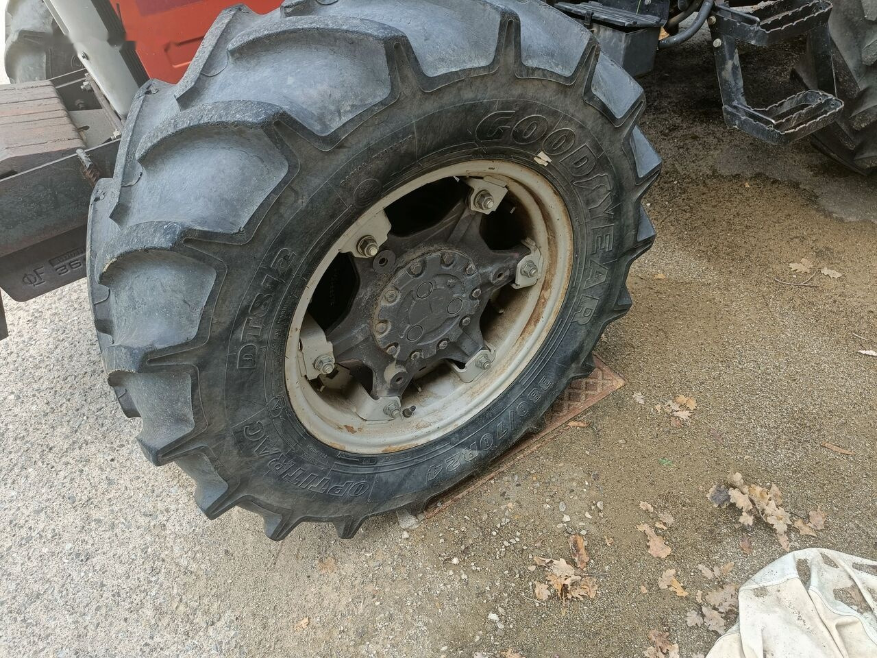 Massey Ferguson 383 - טרקטור חקלאי: תמונה 3 Massey Ferguson 383 - טרקטור חקלאי: תמונה 3