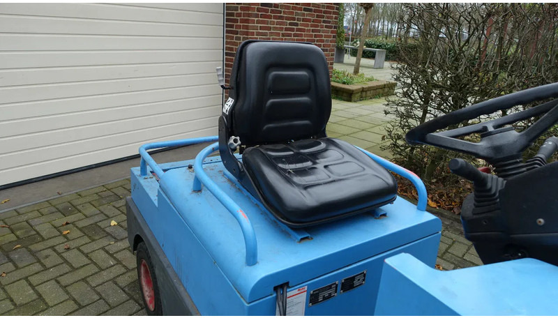 Hako Sherpa S/5 48Volt met acculader - טרקטור גרירה: תמונה 3 Hako Sherpa S/5 48Volt met acculader - טרקטור גרירה: תמונה 3