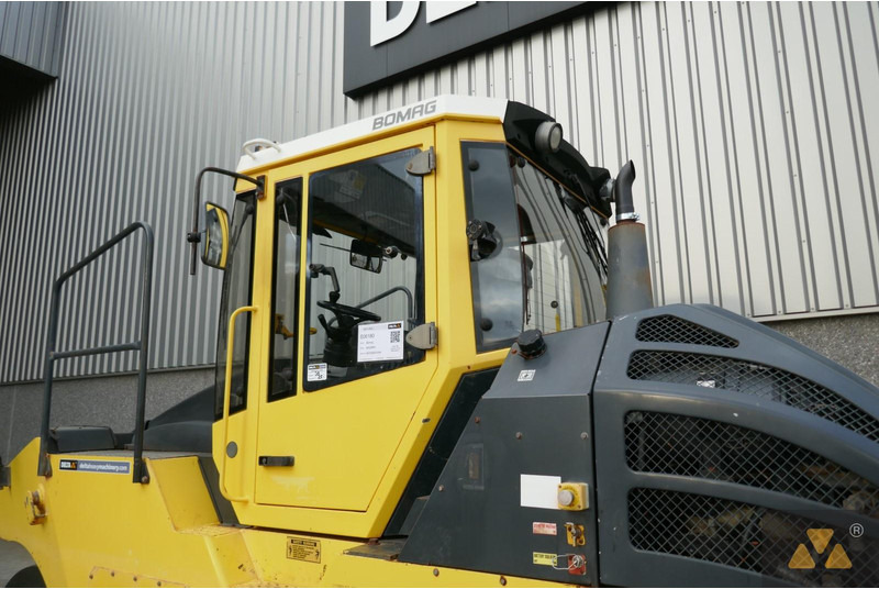 רולר פניאומטי Bomag BW25RH: תמונה 14