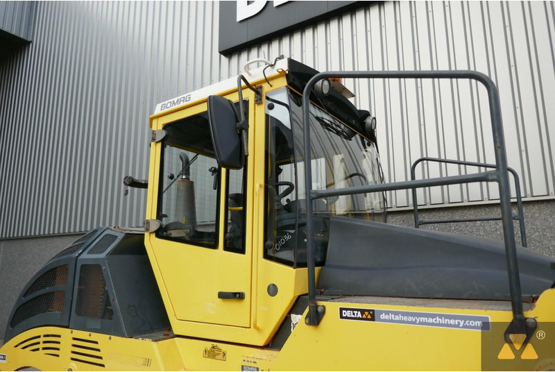 רולר פניאומטי Bomag BW25RH: תמונה 13