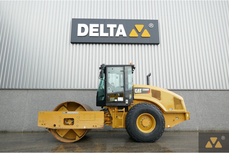 Caterpillar CS66B - רולר: תמונה 1 Caterpillar CS66B - רולר: תמונה 1