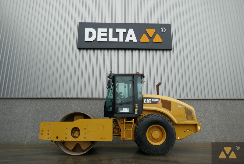 Caterpillar CS68B - רולר: תמונה 1 Caterpillar CS68B - רולר: תמונה 1