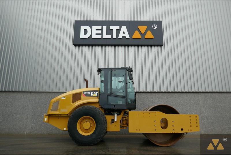 Caterpillar CS68B - רולר: תמונה 2 Caterpillar CS68B - רולר: תמונה 2
