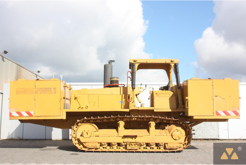 Caterpillar D6E Fuel tanker - משאית: תמונה 1 Caterpillar D6E Fuel tanker - משאית: תמונה 1