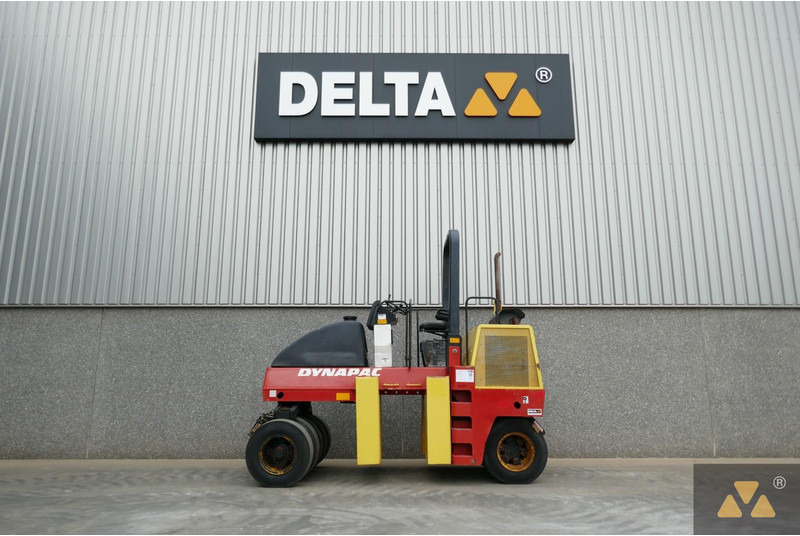 Dynapac CP142 - רולר פניאומטי: תמונה 1 Dynapac CP142 - רולר פניאומטי: תמונה 1