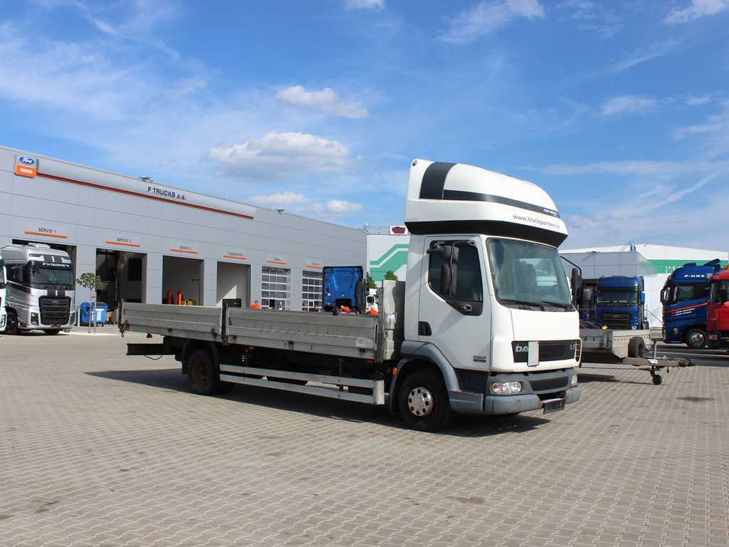 DAF LF 45.180, SLEEPING BODY, EURO 3, TIRES 80% - משאית צד נופל/ שטוחה: תמונה 3 DAF LF 45.180, SLEEPING BODY, EURO 3, TIRES 80% - משאית צד נופל/ שטוחה: תמונה 3