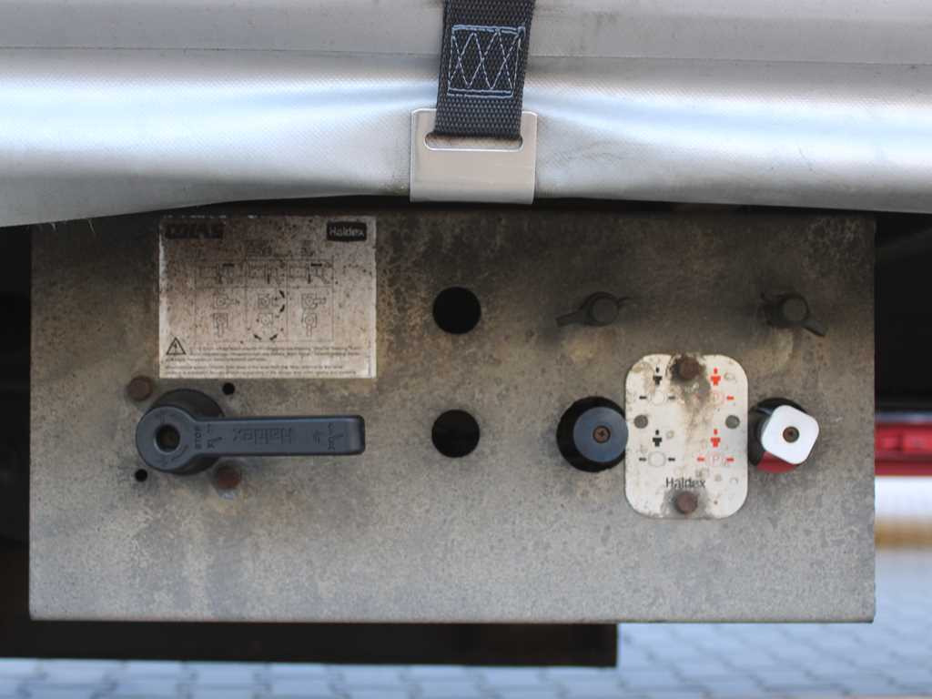 H&W - קרון נגרר עם וילונות צד: תמונה 2 H&W - קרון נגרר עם וילונות צד: תמונה 2