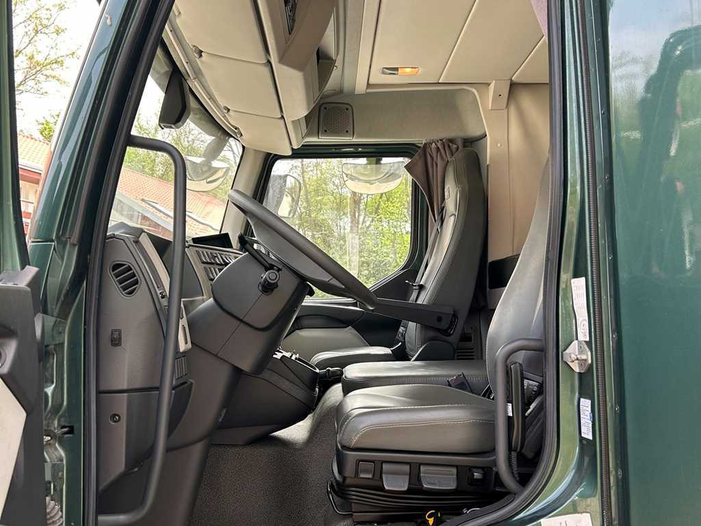 Volvo STX FL, FOR 6 PEOPLE, FOR TRANSPORTING FIVE HORSES, CAMERA, 2X HYDRAULIC FRONT - משאית סוסים: תמונה 3 Volvo STX FL, FOR 6 PEOPLE, FOR TRANSPORTING FIVE HORSES, CAMERA, 2X HYDRAULIC FRONT - משאית סוסים: תמונה 3