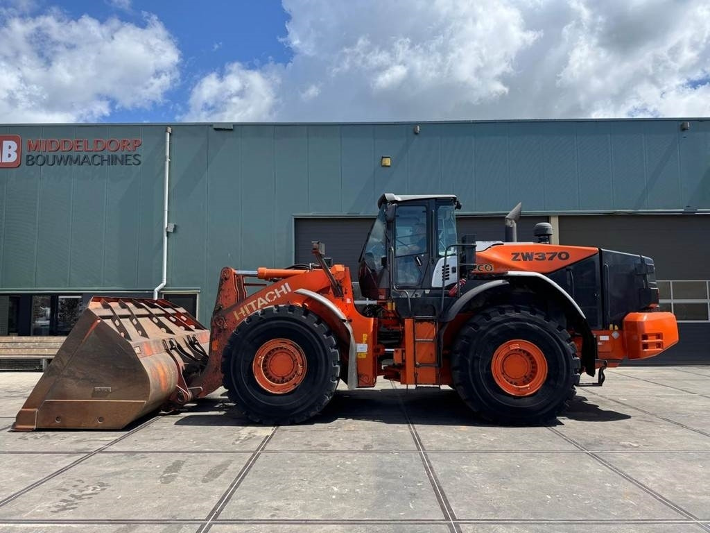 Hitachi ZW370-5B - מעמיס גלגלים: תמונה 1 Hitachi ZW370-5B - מעמיס גלגלים: תמונה 1