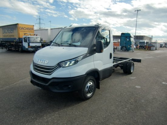 Iveco Daily 40 - 180 Fahrgestell, E6 Automatik mehrere Einheiten verfügbar - משאית עם שלדת תא: תמונה 1 Iveco Daily 40 - 180 Fahrgestell, E6 Automatik mehrere Einheiten verfügbar - משאית עם שלדת תא: תמונה 1