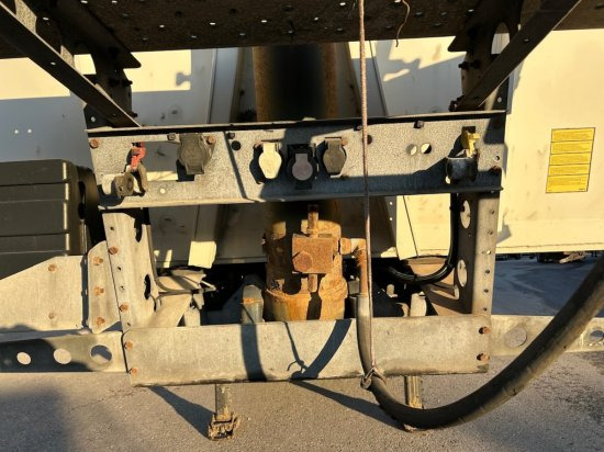 סמיטריילר עם מזהיר Schmitz SGF S3 Alu Kippmulde 34m³, Liftachse, Schmitz-Achsen, Rollplane, Podest: תמונה 10 סמיטריילר עם מזהיר Schmitz SGF S3 Alu Kippmulde 34m³, Liftachse, Schmitz-Achsen, Rollplane, Podest: תמונה 10