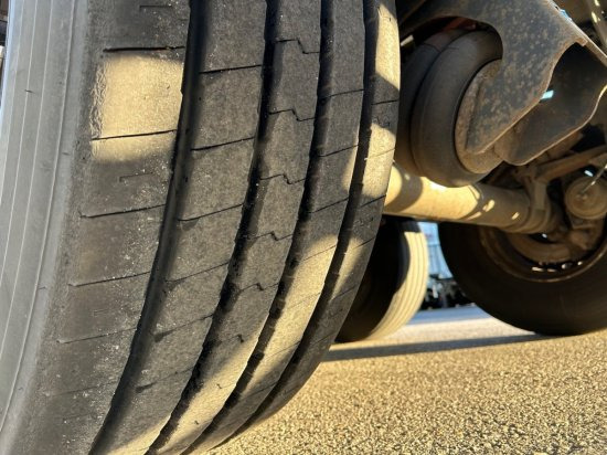 סמיטריילר עם מזהיר Schmitz SGF S3 Alu Kippmulde 34m³, Liftachse, Schmitz-Achsen, Rollplane, Podest: תמונה 15 סמיטריילר עם מזהיר Schmitz SGF S3 Alu Kippmulde 34m³, Liftachse, Schmitz-Achsen, Rollplane, Podest: תמונה 15