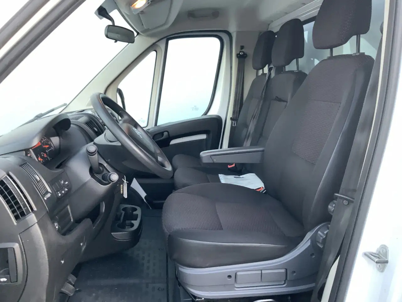 Citroen Jumper 2.2 BlueHDi 165 L3 3.5t Meubel bak & Deuren Airco - כלי רכב מסחרי עם תיבה: תמונה 4 Citroen Jumper 2.2 BlueHDi 165 L3 3.5t Meubel bak & Deuren Airco - כלי רכב מסחרי עם תיבה: תמונה 4