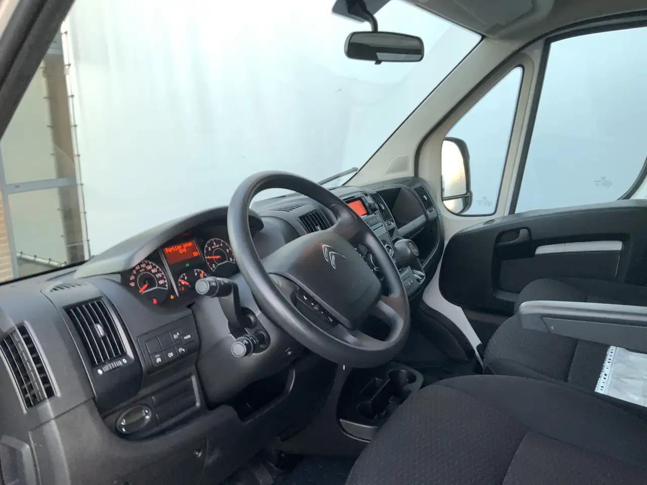 Citroen Jumper 2.2 BlueHDi 165 L3 3.5t Meubel bak & Deuren Airco - כלי רכב מסחרי עם תיבה: תמונה 5 Citroen Jumper 2.2 BlueHDi 165 L3 3.5t Meubel bak & Deuren Airco - כלי רכב מסחרי עם תיבה: תמונה 5