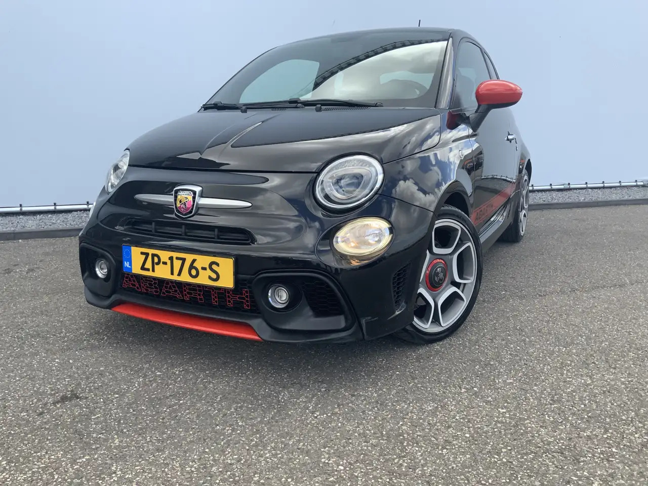 Fiat 500C Abarth 1.4 T-Jet 595 Automaat Euro 6 - מכונית: תמונה 2 Fiat 500C Abarth 1.4 T-Jet 595 Automaat Euro 6 - מכונית: תמונה 2