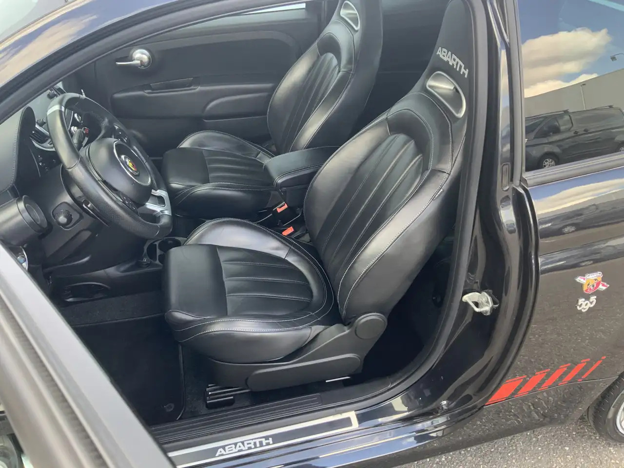 Fiat 500C Abarth 1.4 T-Jet 595 Automaat Euro 6 - מכונית: תמונה 5 Fiat 500C Abarth 1.4 T-Jet 595 Automaat Euro 6 - מכונית: תמונה 5