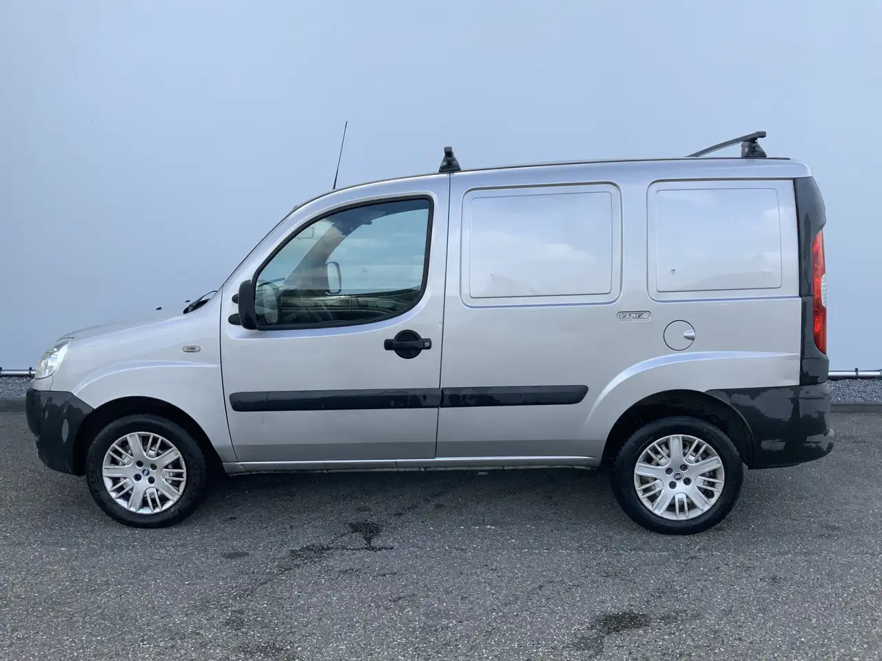 Fiat Doblo 1.3 MultiJet Basis Marge Geen BTW Export - כלי רכב מסחרי קטן: תמונה 3 Fiat Doblo 1.3 MultiJet Basis Marge Geen BTW Export - כלי רכב מסחרי קטן: תמונה 3