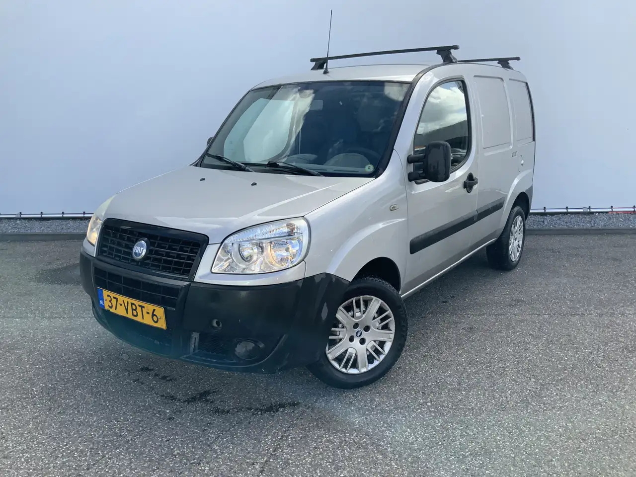 Fiat Doblo 1.3 MultiJet Basis Marge Geen BTW Export - כלי רכב מסחרי קטן: תמונה 1 Fiat Doblo 1.3 MultiJet Basis Marge Geen BTW Export - כלי רכב מסחרי קטן: תמונה 1
