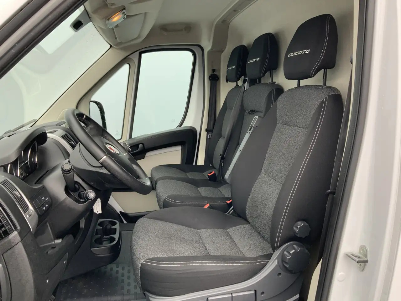 Fiat Ducato 35H 2.3 MultiJet L3H2 Maxi Airco Cruise Navi 3 Zit - כלי רכב מסחרי עם לוח: תמונה 5 Fiat Ducato 35H 2.3 MultiJet L3H2 Maxi Airco Cruise Navi 3 Zit - כלי רכב מסחרי עם לוח: תמונה 5