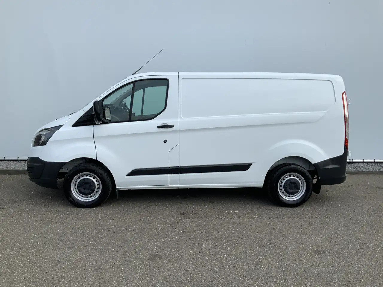 Ford Transit Custom 270 2.2 TDCI L1H1 Economy Edition Airco Cruise 3 Z - כלי רכב מסחרי עם לוח: תמונה 3 Ford Transit Custom 270 2.2 TDCI L1H1 Economy Edition Airco Cruise 3 Z - כלי רכב מסחרי עם לוח: תמונה 3