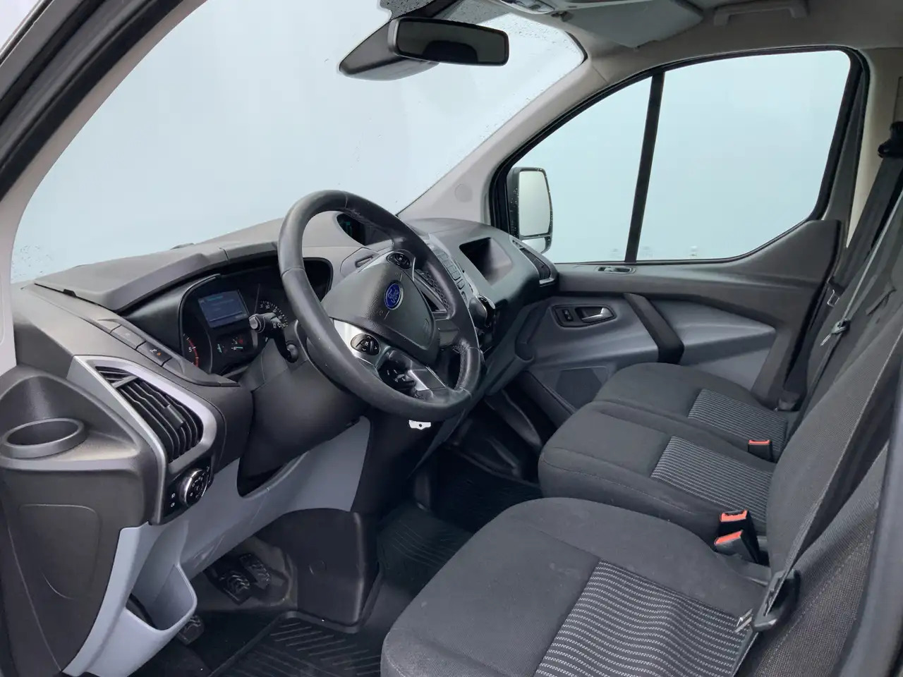 Ford Transit Custom 270 2.2 TDCI L1H1 Trend Airco Camera Cruise Dakdra - כלי רכב מסחרי עם לוח: תמונה 5 Ford Transit Custom 270 2.2 TDCI L1H1 Trend Airco Camera Cruise Dakdra - כלי רכב מסחרי עם לוח: תמונה 5