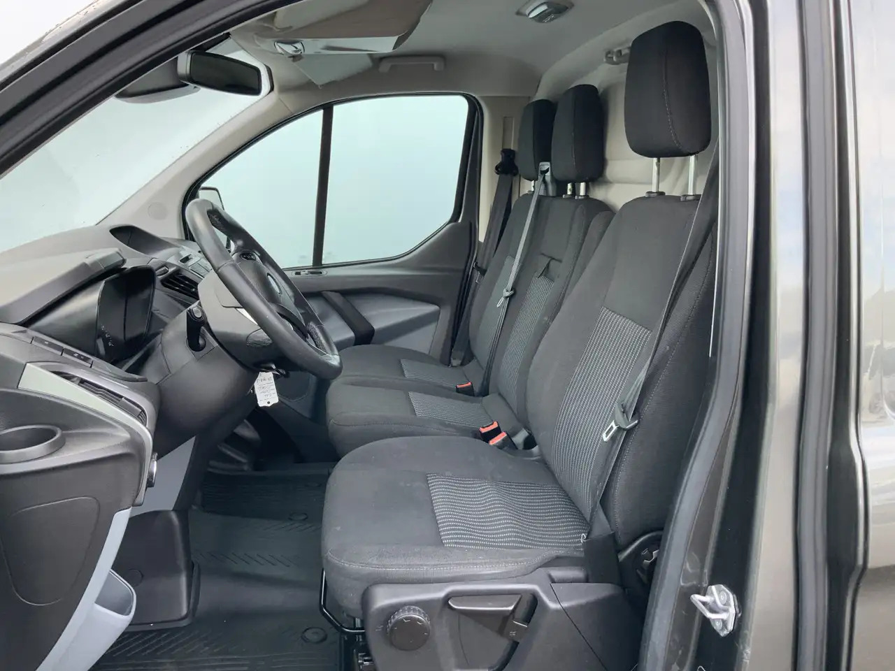 Ford Transit Custom 270 2.2 TDCI L1H1 Trend Airco Camera Cruise Dakdra - כלי רכב מסחרי עם לוח: תמונה 4 Ford Transit Custom 270 2.2 TDCI L1H1 Trend Airco Camera Cruise Dakdra - כלי רכב מסחרי עם לוח: תמונה 4