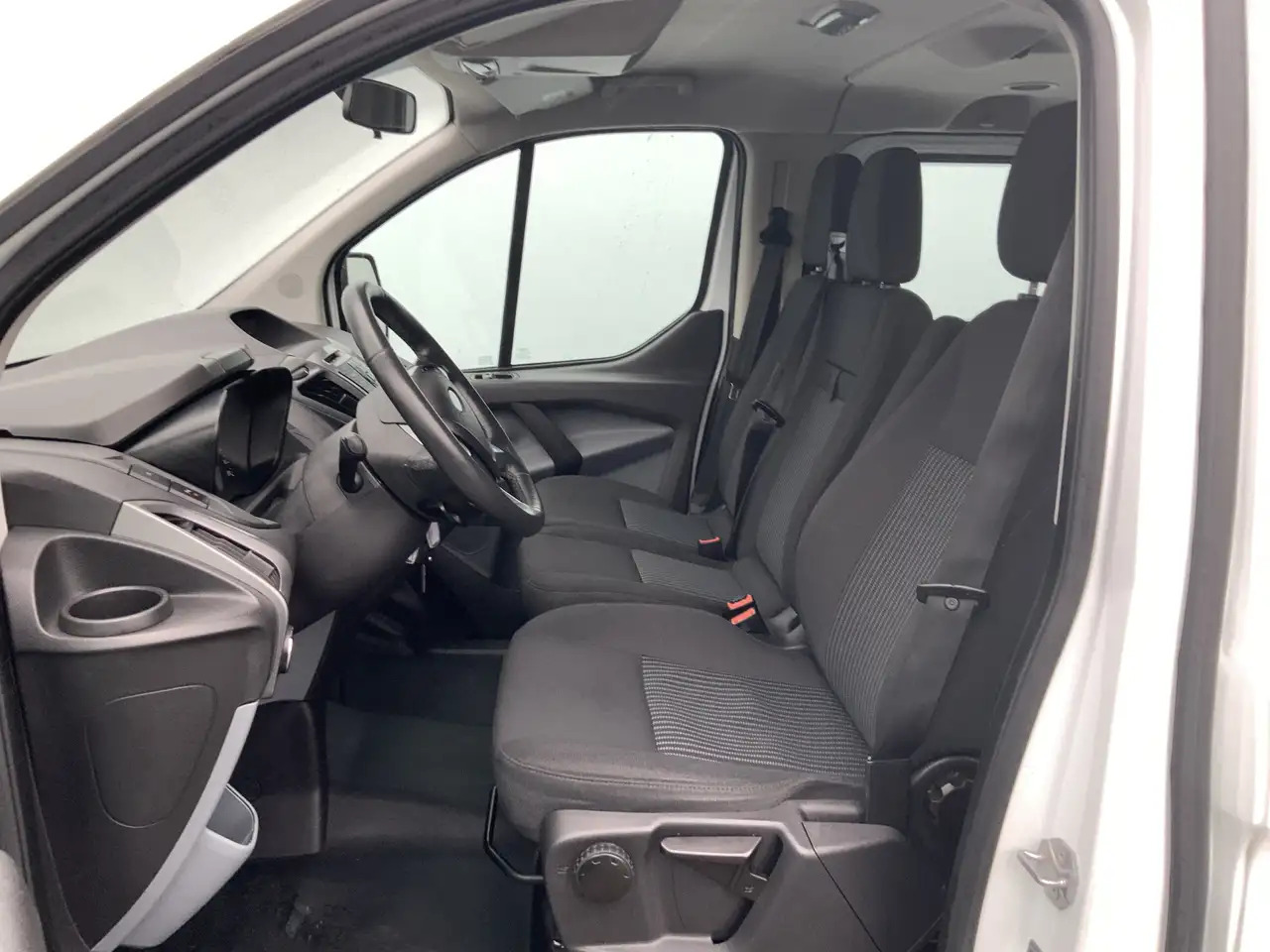 Ford Transit Custom 300 2.2 TDCI L2H1 (11000,- ex btw /ex bpm)Trend - כלי רכב מסחרי לנוסעים: תמונה 4 Ford Transit Custom 300 2.2 TDCI L2H1 (11000,- ex btw /ex bpm)Trend - כלי רכב מסחרי לנוסעים: תמונה 4