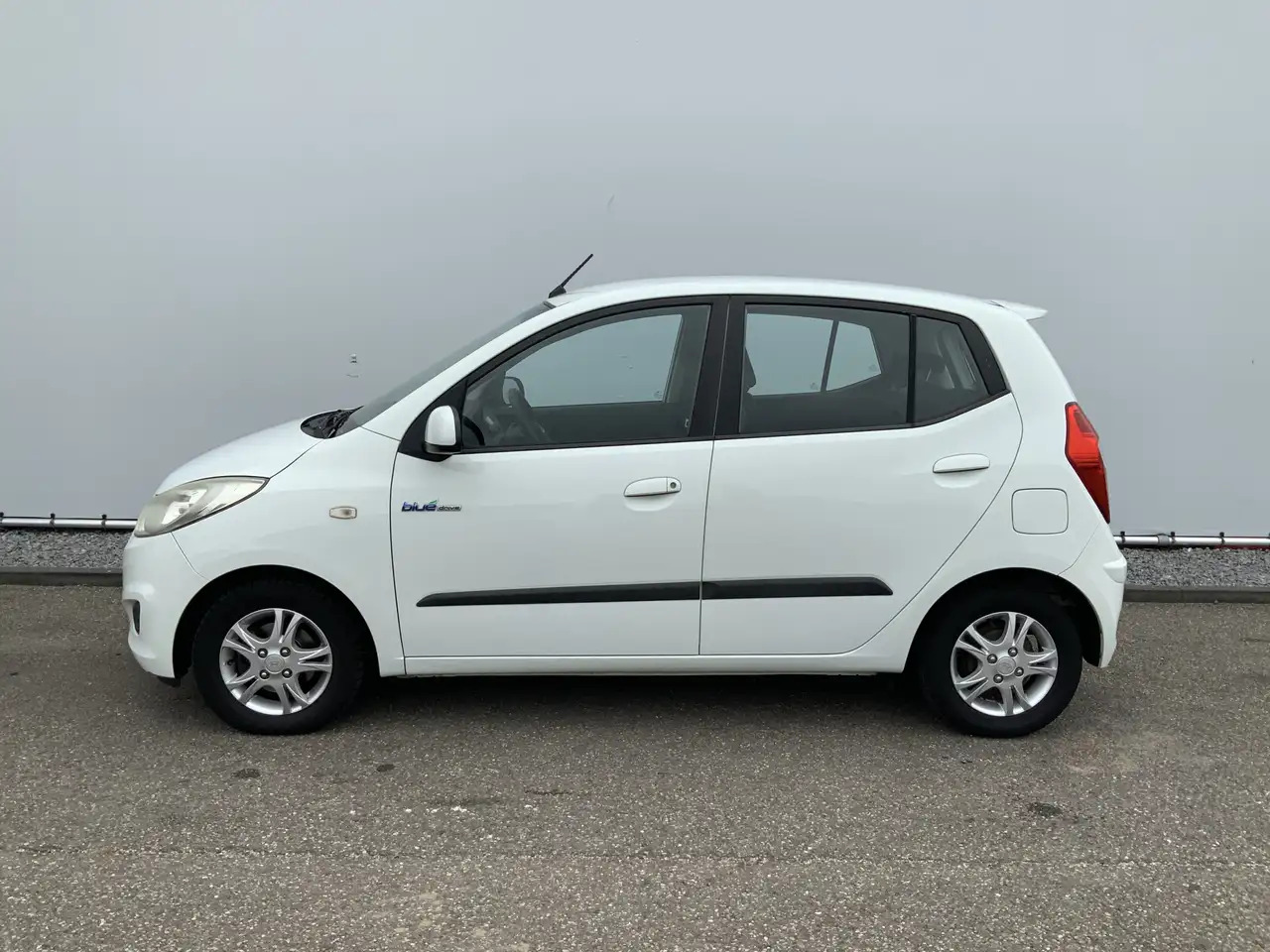 Hyundai i10 1.0 Pro 54083 KM! Airco, Lichtmetalen Wielen! - האצ'בק: תמונה 2 Hyundai i10 1.0 Pro 54083 KM! Airco, Lichtmetalen Wielen! - האצ'בק: תמונה 2