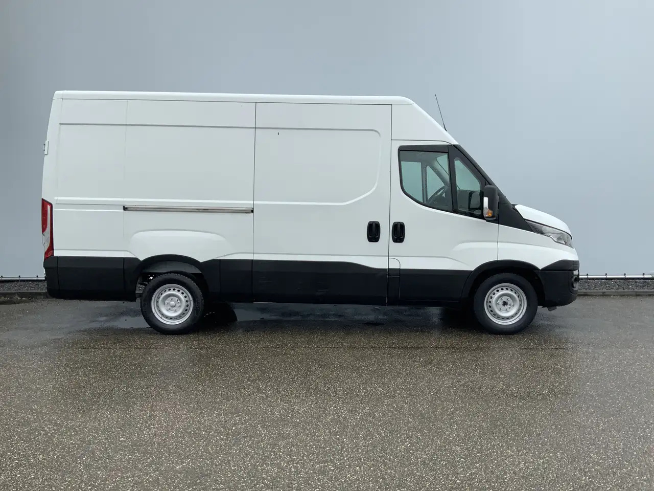Iveco Daily 35S13V 2.3 352 H2 L3 Airco 3 Zits Opstap Euro 5 - כלי רכב מסחרי עם לוח: תמונה 3 Iveco Daily 35S13V 2.3 352 H2 L3 Airco 3 Zits Opstap Euro 5 - כלי רכב מסחרי עם לוח: תמונה 3