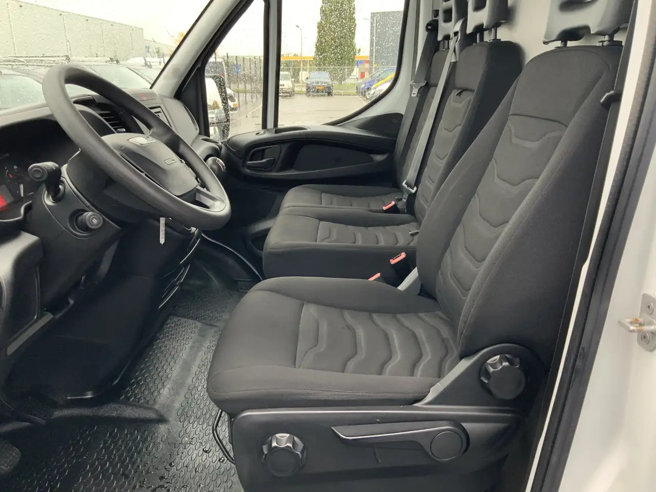Iveco Daily 35S13V 2.3 352 H2 L3 Airco 3 Zits Opstap Euro 5 - כלי רכב מסחרי עם לוח: תמונה 5 Iveco Daily 35S13V 2.3 352 H2 L3 Airco 3 Zits Opstap Euro 5 - כלי רכב מסחרי עם לוח: תמונה 5