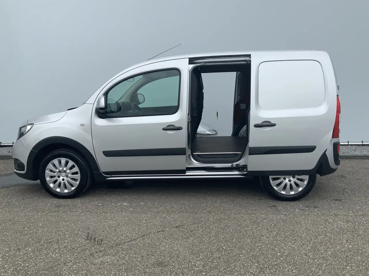 Mercedes-Benz Citan 109 CDI BlueEFFICIENCY Airco Dub Schuifdeur Cruise - כלי רכב מסחרי קטן: תמונה 4 Mercedes-Benz Citan 109 CDI BlueEFFICIENCY Airco Dub Schuifdeur Cruise - כלי רכב מסחרי קטן: תמונה 4