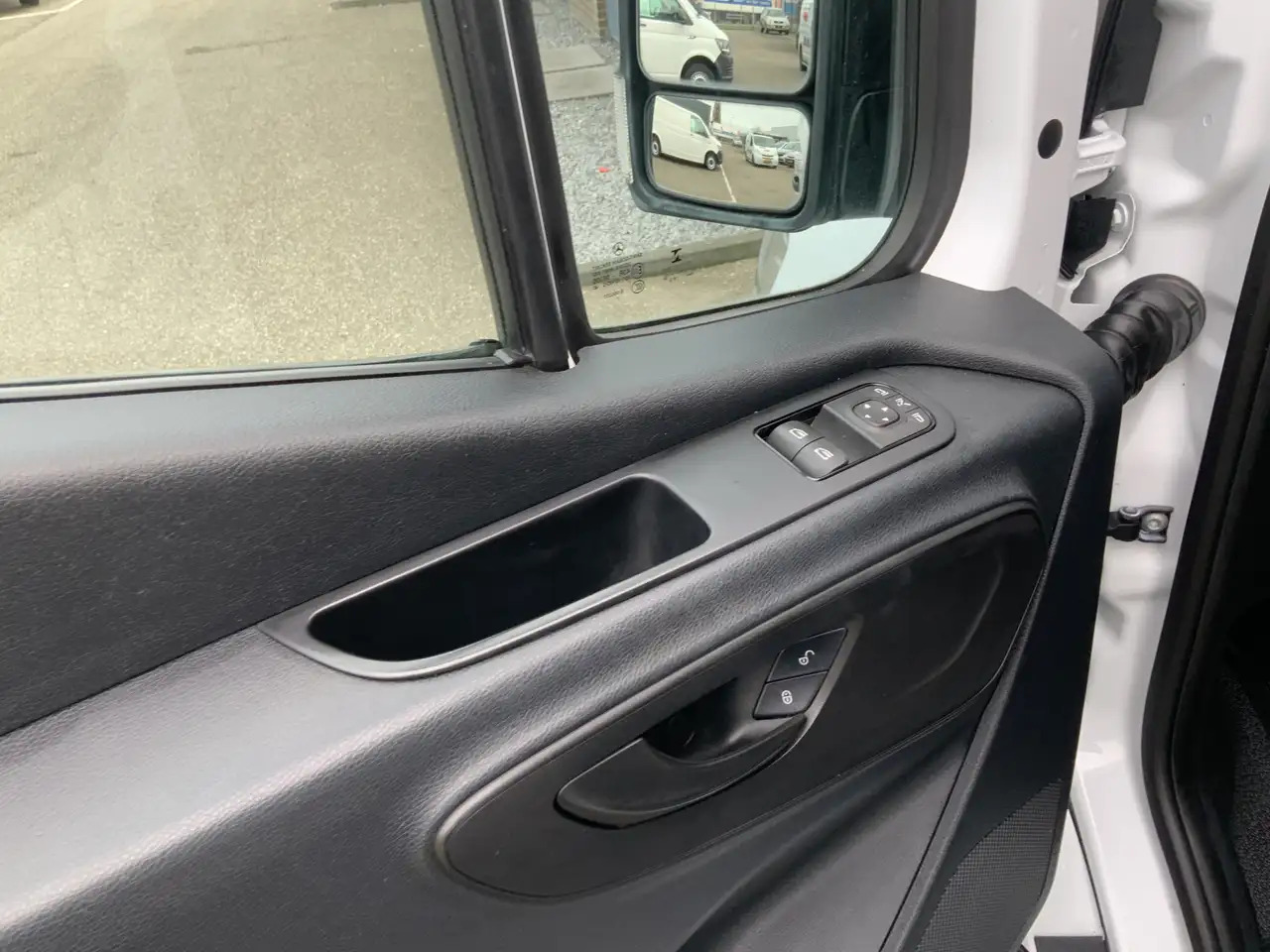 כלי רכב מסחרי עם לוח Mercedes-Benz Sprinter 311 2.2 CDI L2H2 Automaat Airco 3 Zits Imperiaal T: תמונה 6