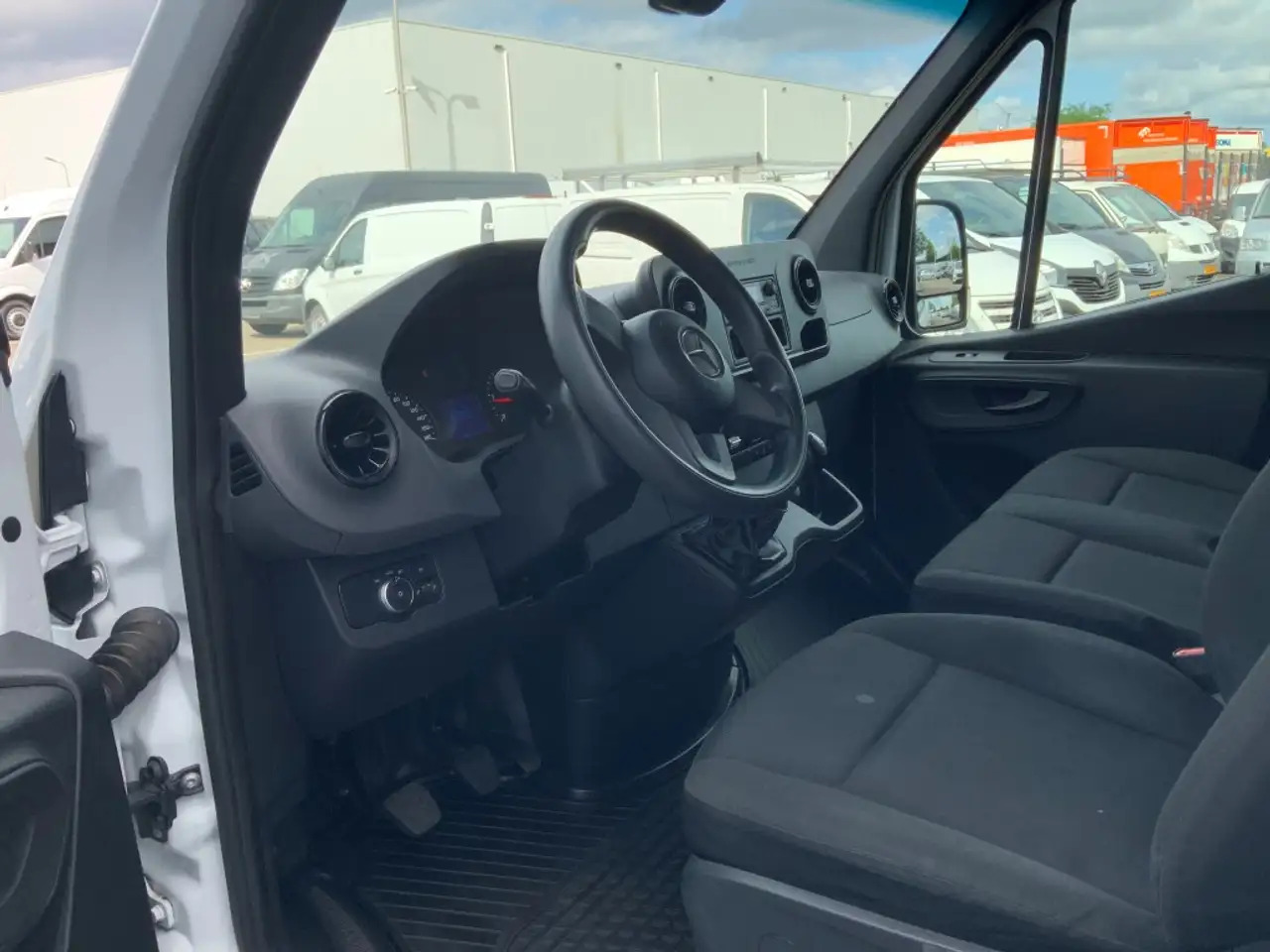 Mercedes-Benz Sprinter 314 2.2 CDI 366 L2H2 Airco 3 Zits Euro 6 - כלי רכב מסחרי עם לוח: תמונה 5 Mercedes-Benz Sprinter 314 2.2 CDI 366 L2H2 Airco 3 Zits Euro 6 - כלי רכב מסחרי עם לוח: תמונה 5