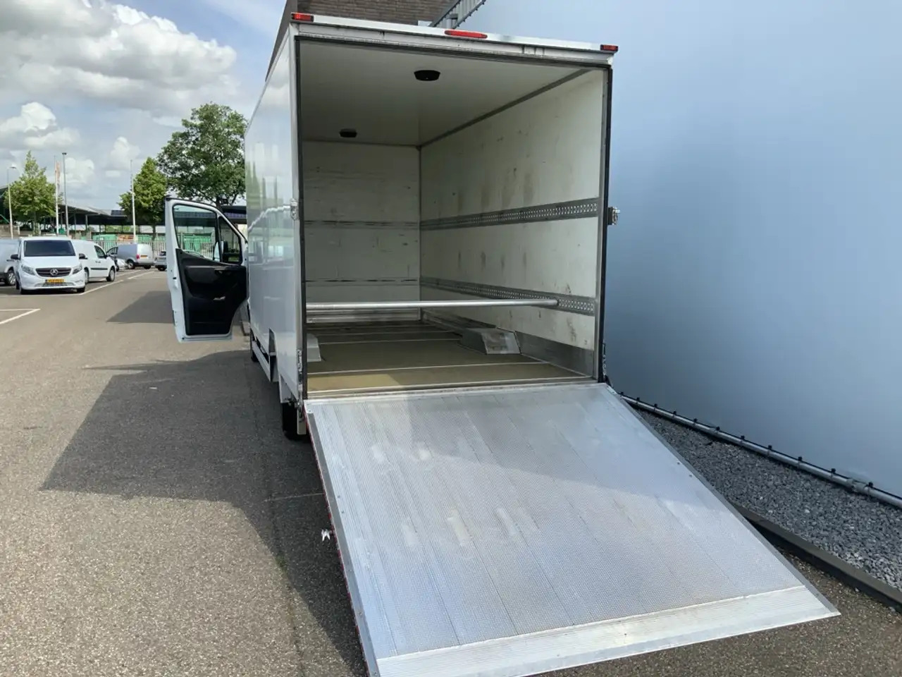 הַחכָּרָה Mercedes-Benz Sprinter 314 2.2 CDI 432 Automaat Meubelbak & Klep Veer Air Mercedes-Benz Sprinter 314 2.2 CDI 432 Automaat Meubelbak & Klep Veer Air: תמונה 13 הַחכָּרָה Mercedes-Benz Sprinter 314 2.2 CDI 432 Automaat Meubelbak & Klep Veer Air Mercedes-Benz Sprinter 314 2.2 CDI 432 Automaat Meubelbak & Klep Veer Air: תמונה 13