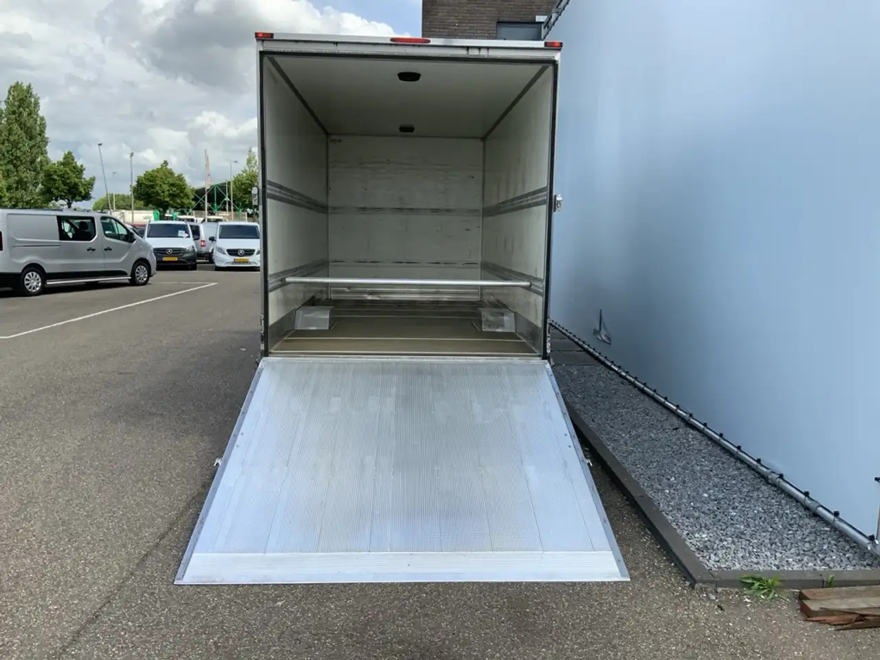 הַחכָּרָה Mercedes-Benz Sprinter 314 2.2 CDI 432 Automaat Meubelbak & Klep Veer Air Mercedes-Benz Sprinter 314 2.2 CDI 432 Automaat Meubelbak & Klep Veer Air: תמונה 15 הַחכָּרָה Mercedes-Benz Sprinter 314 2.2 CDI 432 Automaat Meubelbak & Klep Veer Air Mercedes-Benz Sprinter 314 2.2 CDI 432 Automaat Meubelbak & Klep Veer Air: תמונה 15