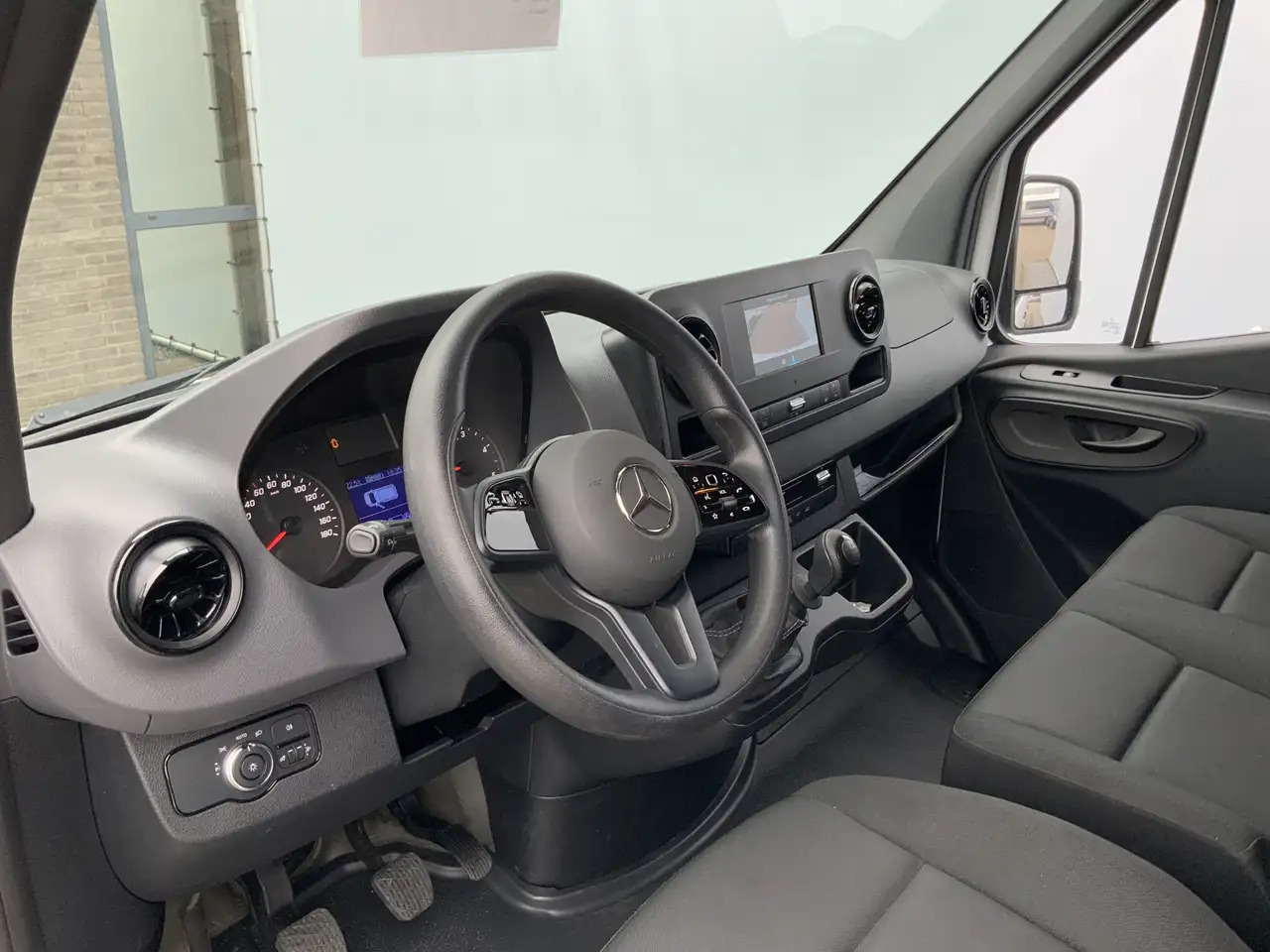 Mercedes-Benz Sprinter 314 2.2 CDI L2H2 Airco Camera Navi 3 Zits MBUX Sch - כלי רכב מסחרי עם לוח: תמונה 5 Mercedes-Benz Sprinter 314 2.2 CDI L2H2 Airco Camera Navi 3 Zits MBUX Sch - כלי רכב מסחרי עם לוח: תמונה 5