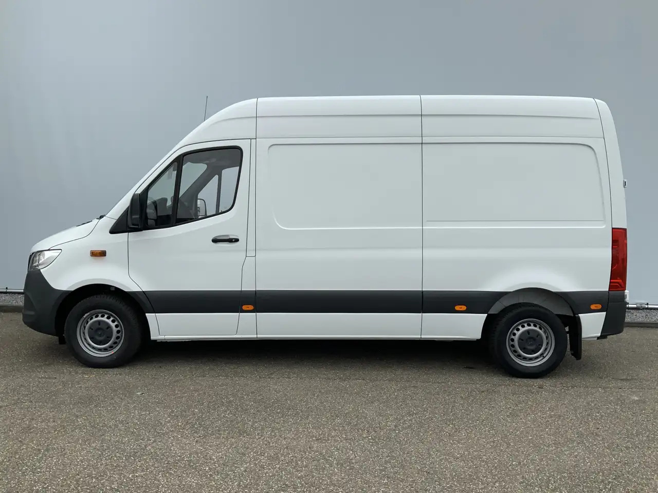 Mercedes-Benz Sprinter 314 2.2 CDI L2H2 Airco Camera Navi 3 Zits MBUX Sch - כלי רכב מסחרי עם לוח: תמונה 3 Mercedes-Benz Sprinter 314 2.2 CDI L2H2 Airco Camera Navi 3 Zits MBUX Sch - כלי רכב מסחרי עם לוח: תמונה 3