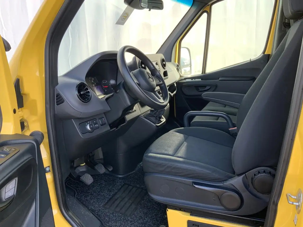Mercedes-Benz Sprinter 314 2.2 CDI L2H2 & Laadklep& Afstandbediening Airc - כלי רכב מסחרי עם לוח: תמונה 5 Mercedes-Benz Sprinter 314 2.2 CDI L2H2 & Laadklep& Afstandbediening Airc - כלי רכב מסחרי עם לוח: תמונה 5